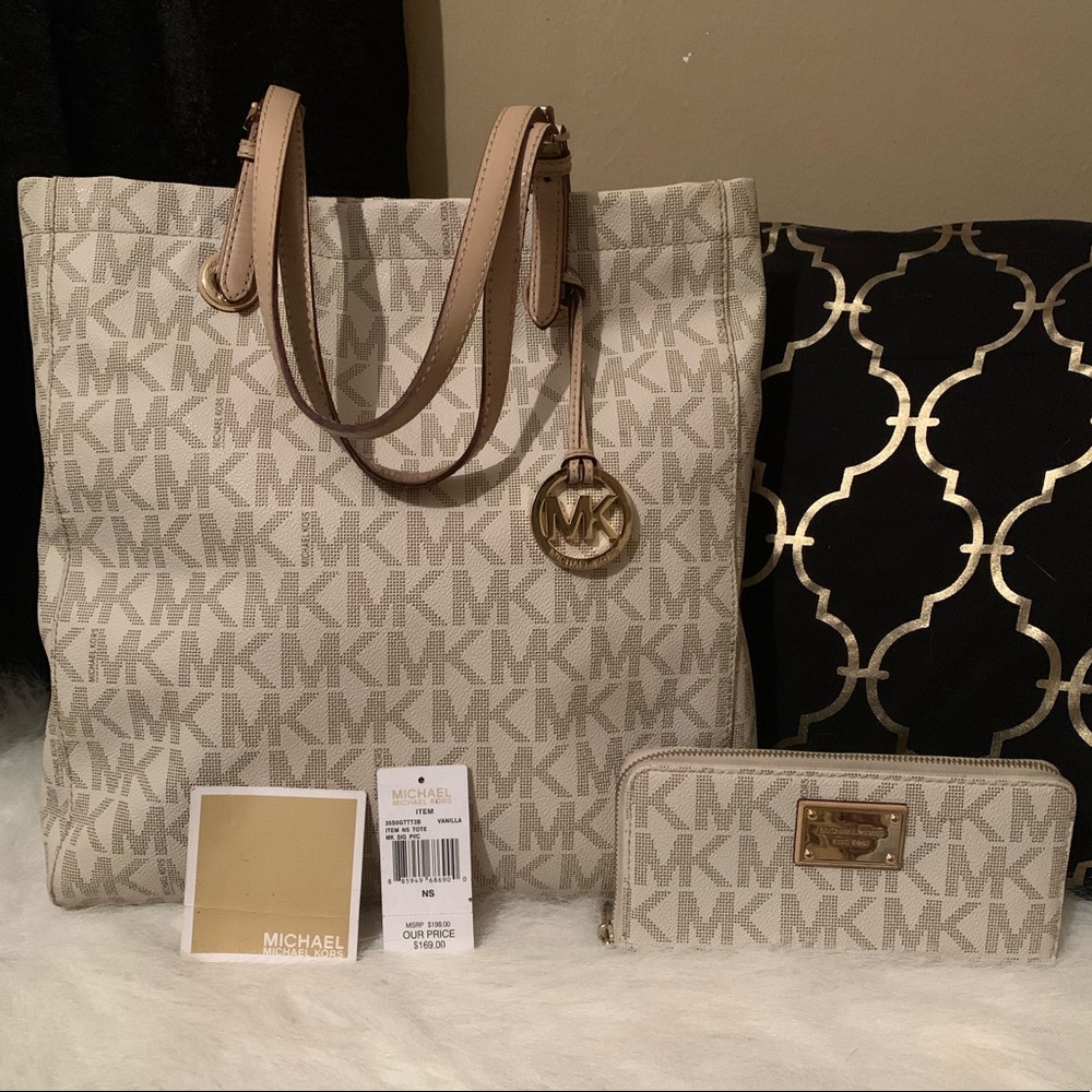 ⭐️SOLD⭐️Michael Kors Vanilla Tote and Wallet